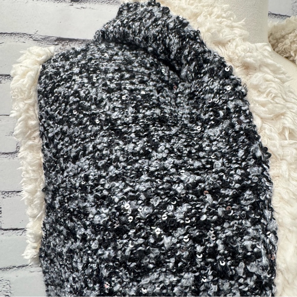 Women's Black‎ and White Sherpa Vest - Picture 6 of 14